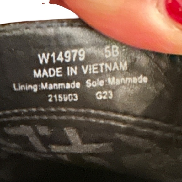 Cole Haan Elyse Bootie in Black, Block Heel, Pointed Toe, Zipper Closure sz 5b - Picture 3 of 13